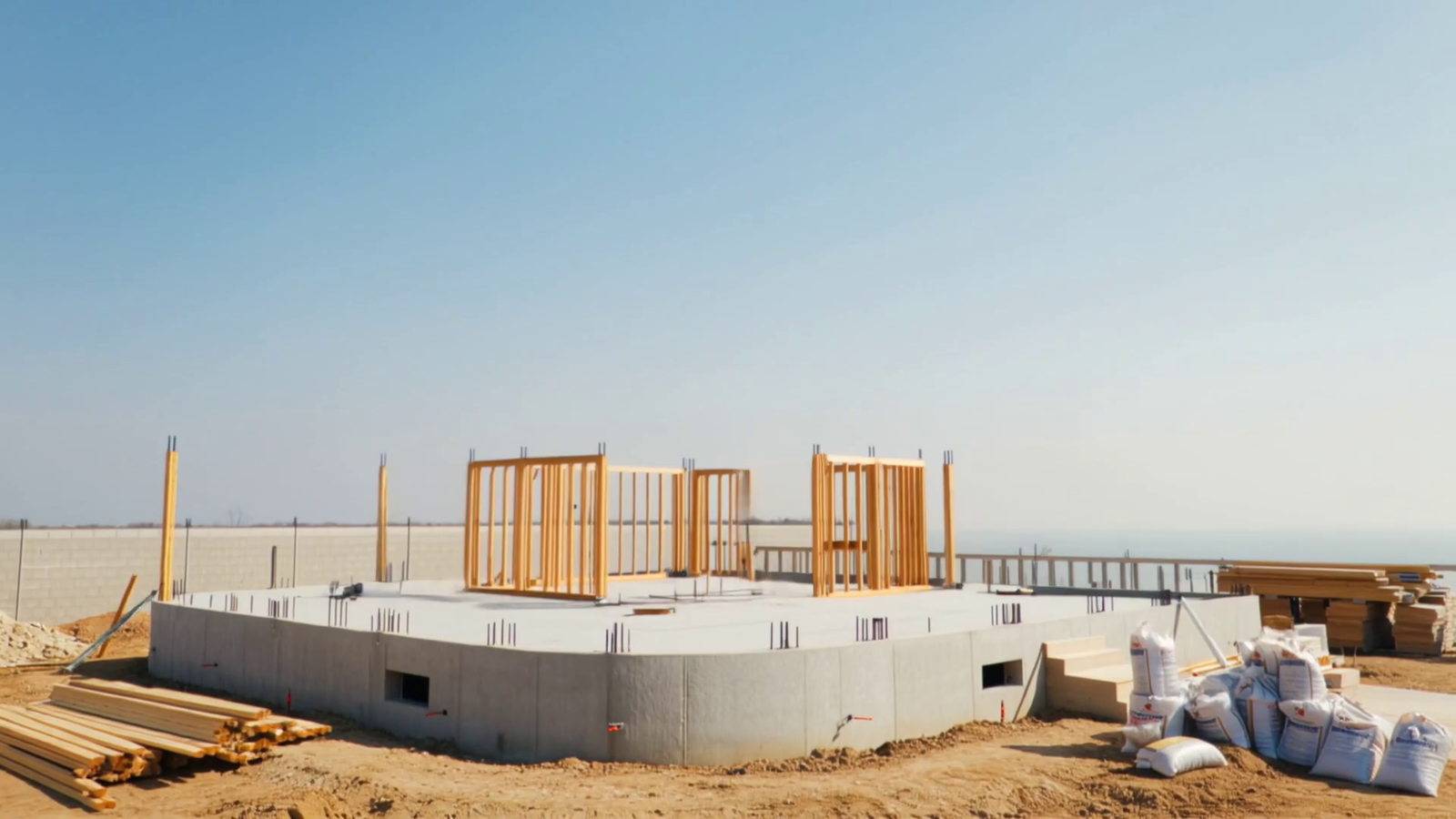 مرحلة البناء الأولى